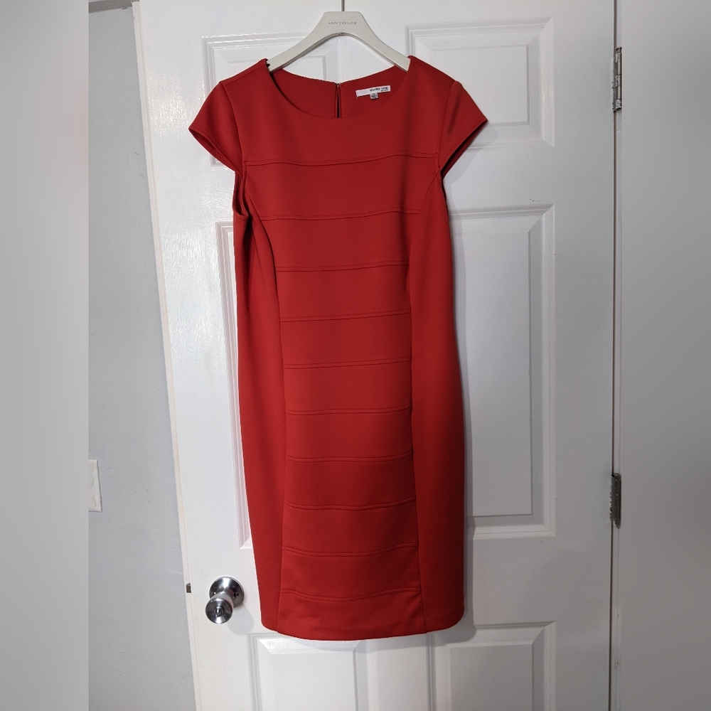 Formal Pointe Knee Length Dress